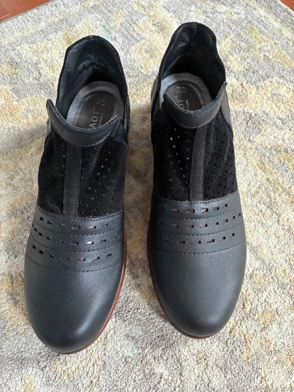 Naot Rivotra ankle booties size 7